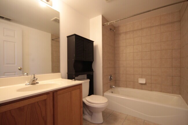 Building Photo - 2734 S Wentworth Ave