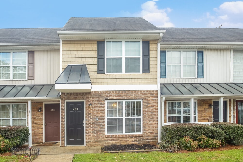 Primary Photo - 409 W I Pky