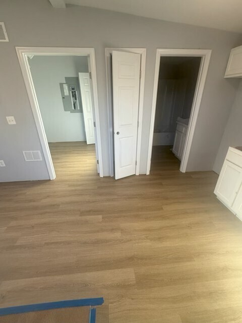 Foto del edificio - 331 Lakeside Dr