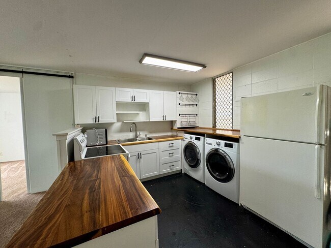 Foto del edificio - Cathedral Point - 1 bed, 1 bath, 2 Parking. Available Now
