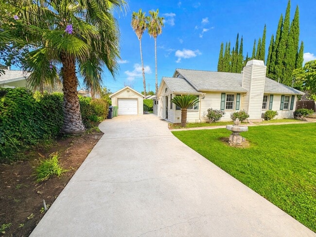 Foto del edificio - 7445 Orion Ave