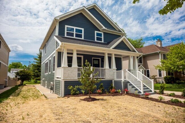 Foto del edificio - 4 bedroom in Elmhurst IL 60126