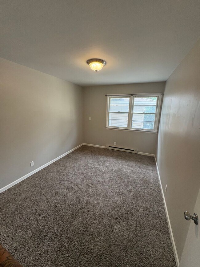 Foto del edificio - 3 Bedroom 1 Bathroom Duplex in Cedar Falls! First Months Rent FREE!