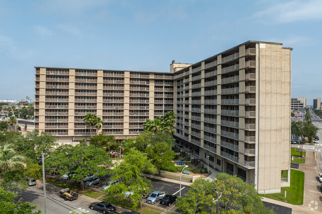 Foto del edificio - Gulf Breeze Apartments