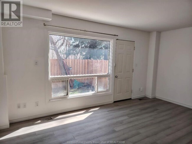 Building Photo - 7849 Hawthorne Dr