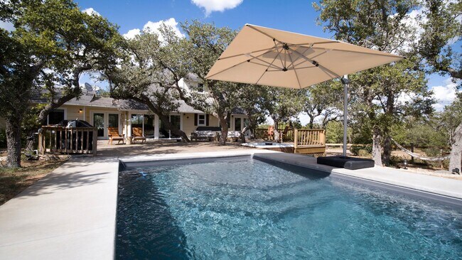 Foto del edificio - Extravagant 5 Star Vacation Home - Your Private Retreat in Hill Country, Wimberley Texas