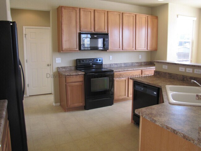 Foto del edificio - Spacious 3 Bedroom House in Southeast Colorado Springs
