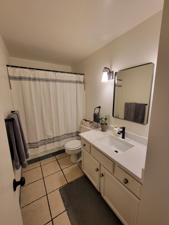 Building Photo - 543 S 150 E