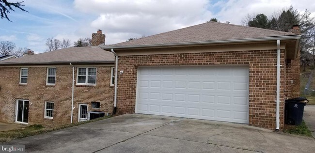 Building Photo - 3504 Burleigh Dr