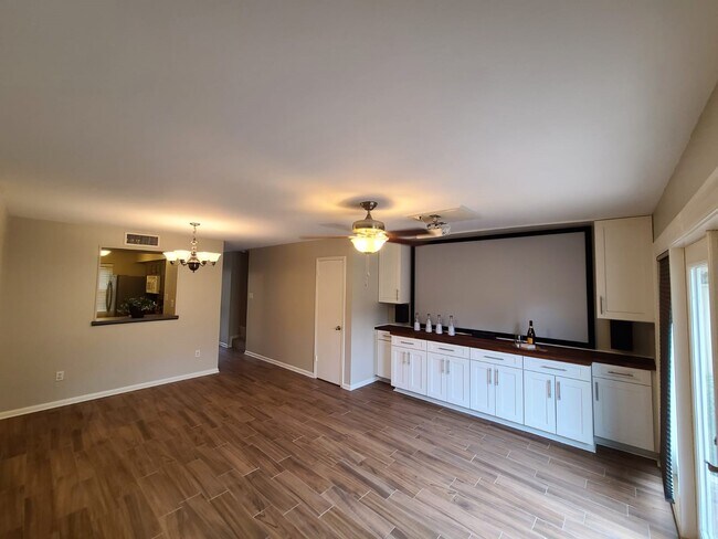 Foto del edificio - 5803 Doliver Dr