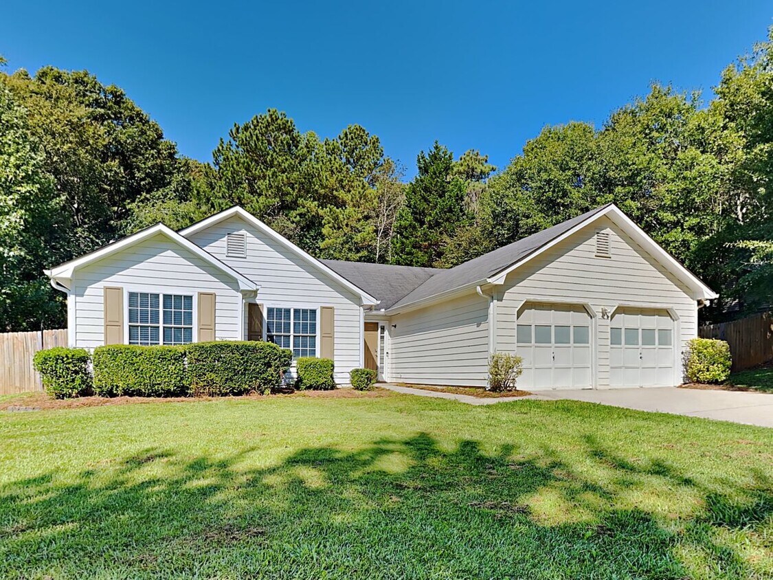 4927 Cliff Top Dr, Loganville, GA 30052