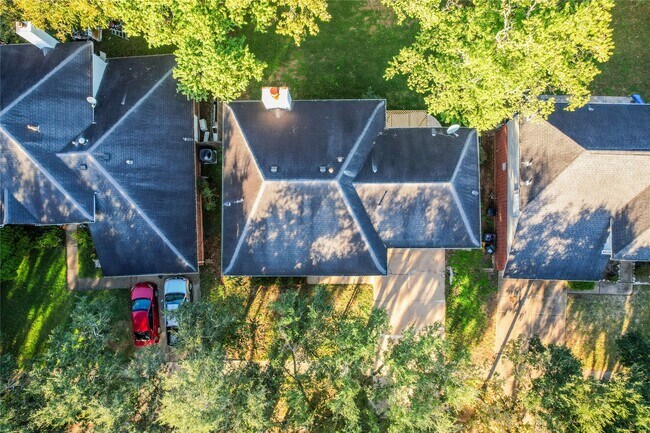 Foto del edificio - 6311 Laurel Bush Ln