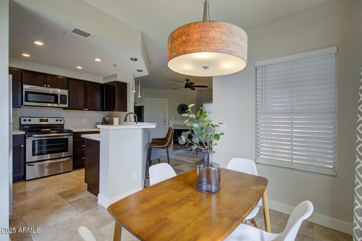 Foto principal - 9450 E Becker Ln