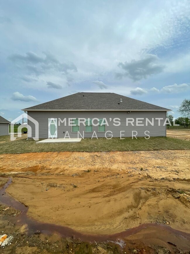 Building Photo - Available Now!! PRICE REDUCTION*** SIGN A ...