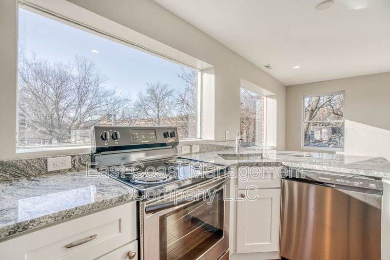 Foto principal - 1623 E Baltimore St