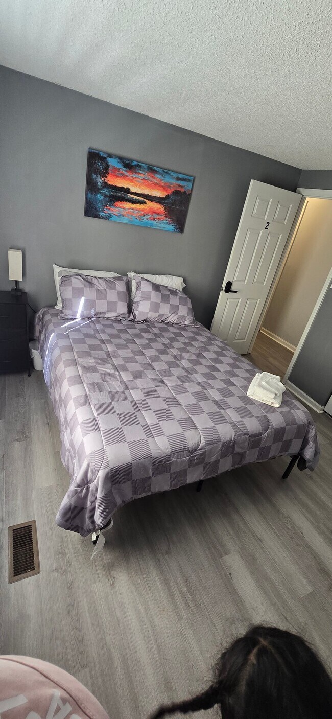 Foto del edificio - 6840 Honey Hurst Ln
