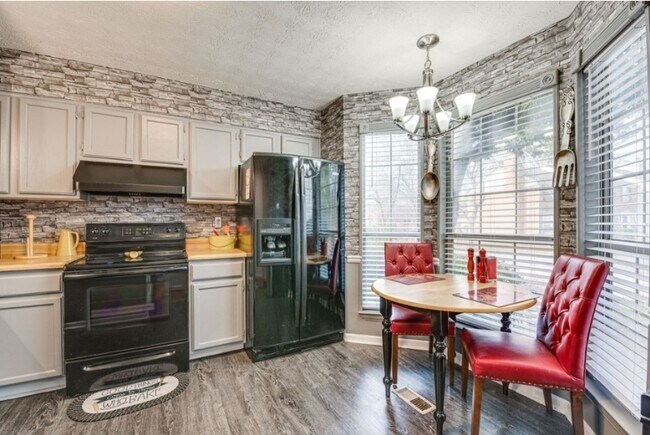 Foto del edificio - 2951 Lexington Trace Dr