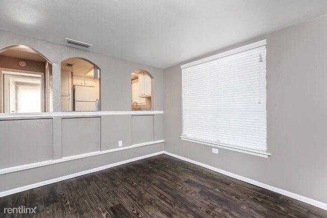 Building Photo - 2 br, 2 bath Apartment - 2625 Community Dr