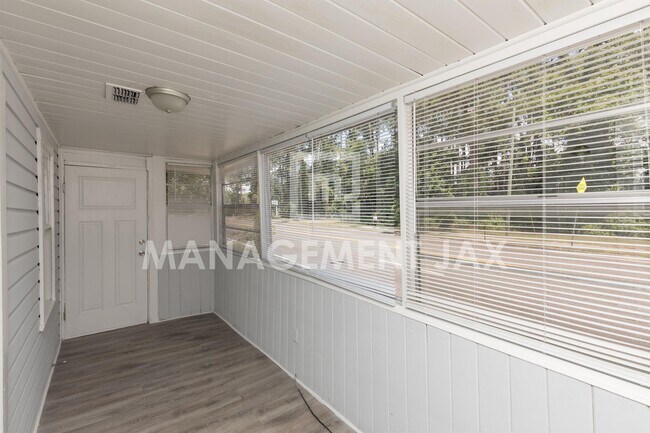 Building Photo - 1336 Golfair Blvd