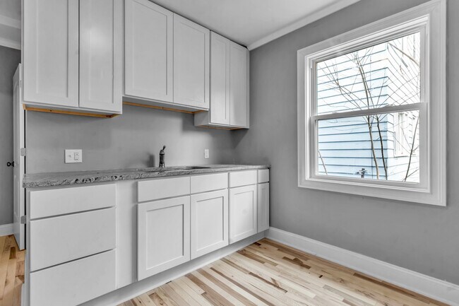 Foto del edificio - 76 Garner Ave