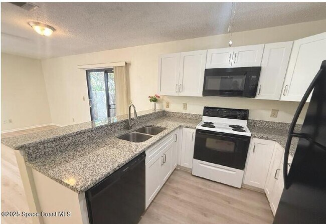 Foto del edificio - 1471 Sheafe Ave NE