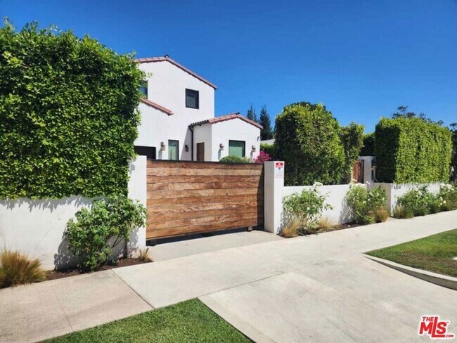 Foto del edificio - 4304 Farmdale Ave