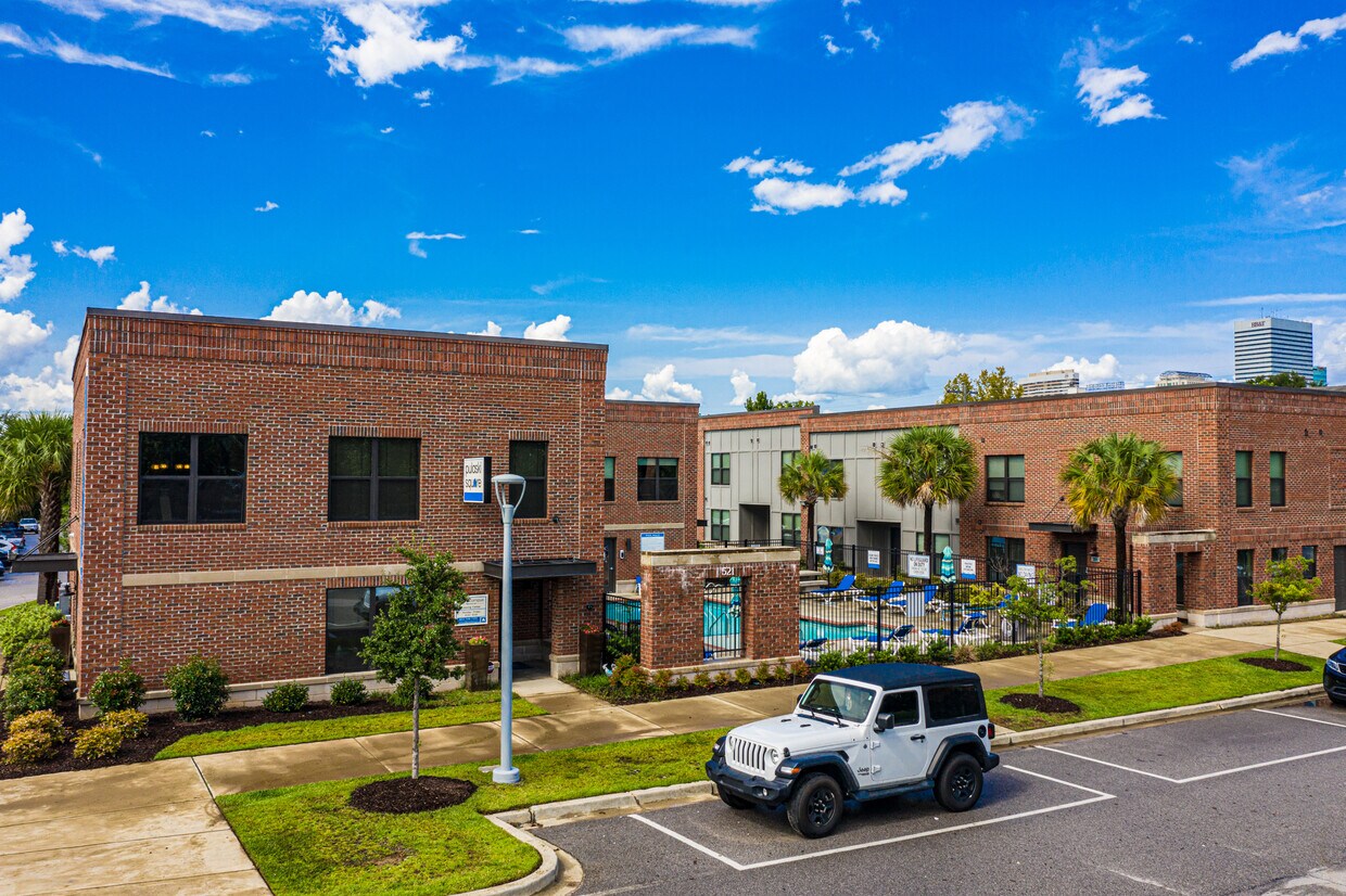 Foto principal - Pulaski Square Townhomes