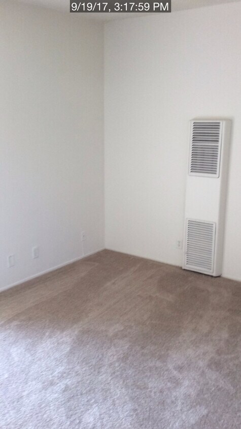 Building Photo - 1327 S Bundy Dr