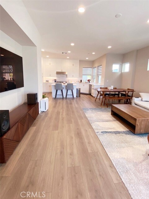 Building Photo - 154 Mirth