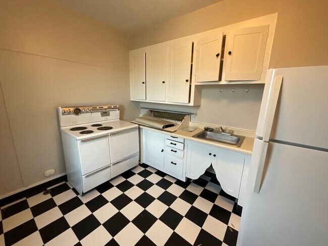 Building Photo - 1101 O Ave