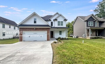 Building Photo - 2823 Kirkman Rd