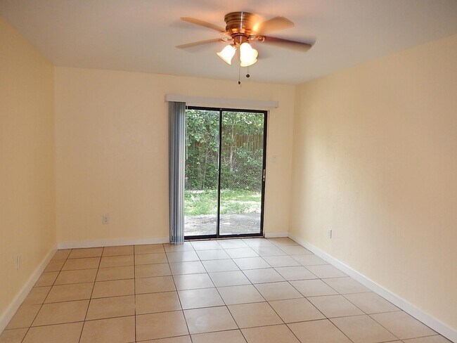 Foto del edificio - 3200 Nekoma Ln