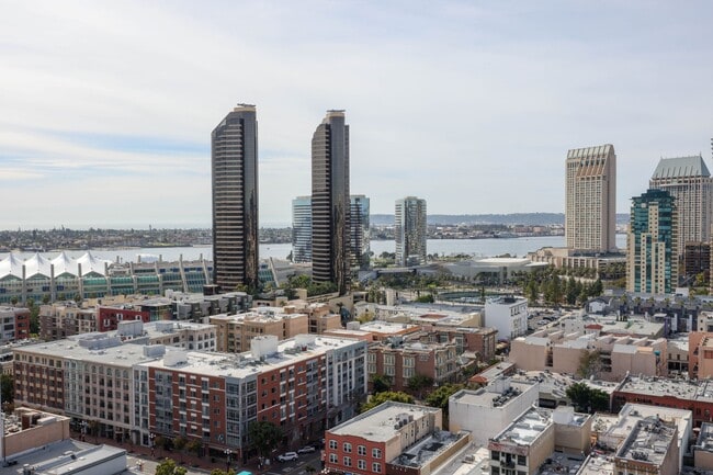 Foto del edificio - 575 Sixth Ave