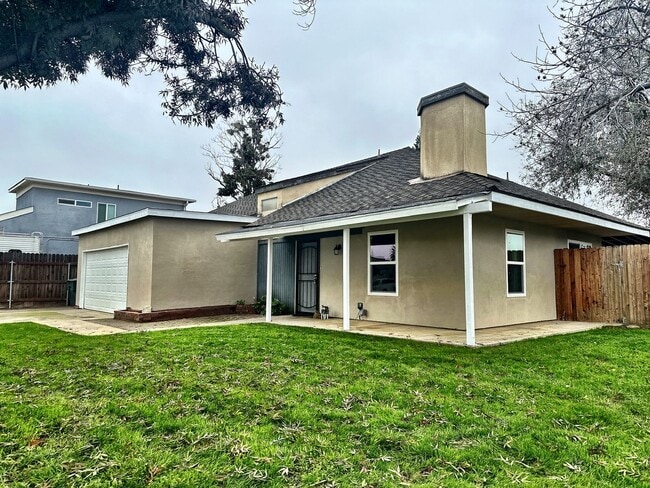 Building Photo - 3511 E Stapp Ave