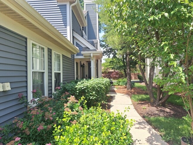 Building Photo - 1045 Talbots Ln