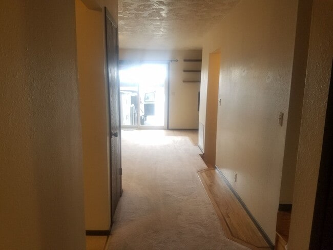 Building Photo - 3 Bed 2.5 bath townhome in Ammon right beh...