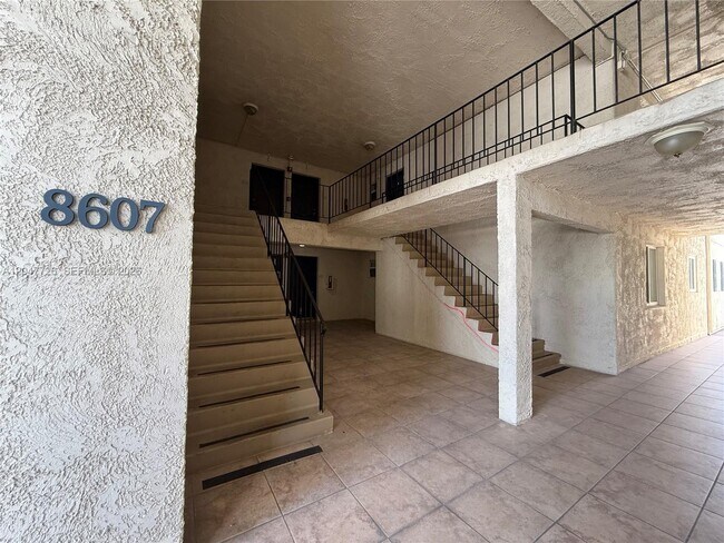 Foto del edificio - 8607 SW 68th Ct
