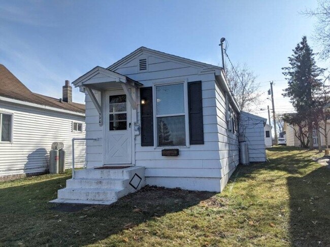 Building Photo - Conveniently Located Single Bedroom Home