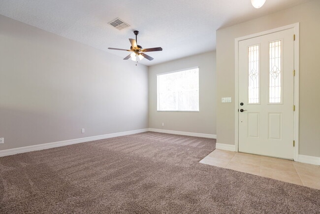 Foto del edificio - 993 N Jacks Lake Rd