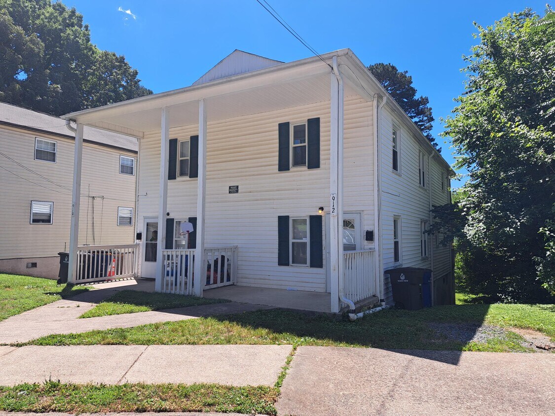 Primary Photo - 912 Pittsburg Ave