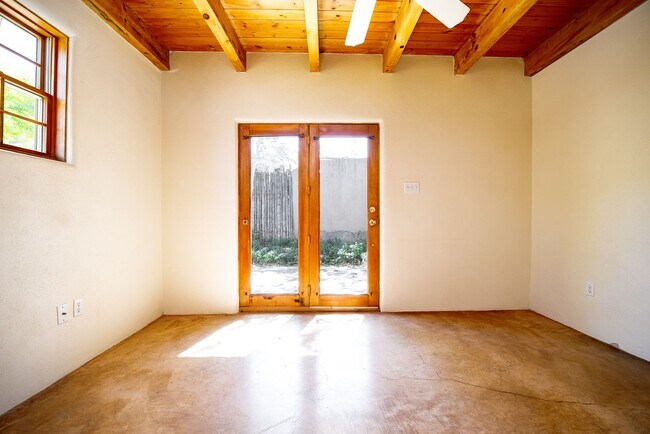 Foto del edificio - 247 C Casados St