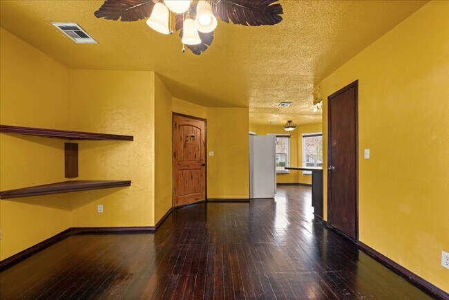 Building Photo - 19 E Wayne Ave