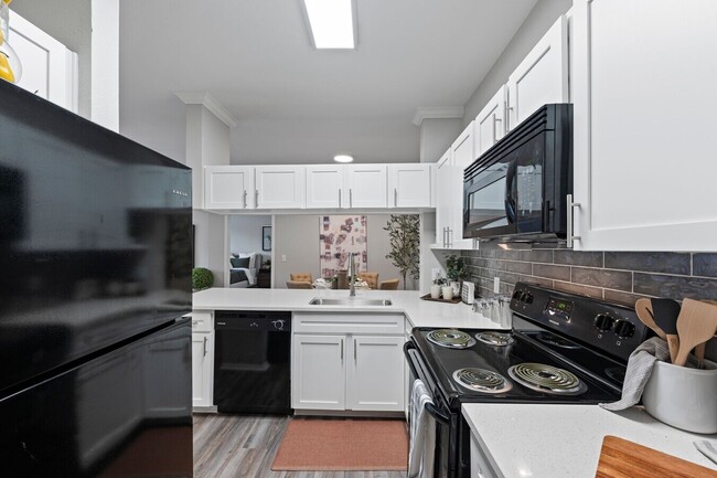 Building Photo - Don’t Scroll Past This Deal