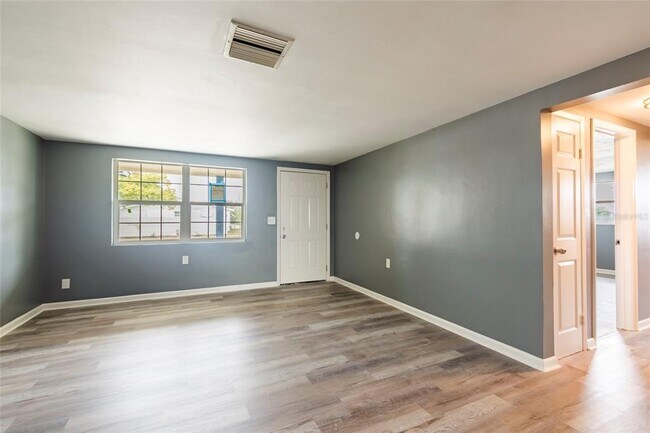 Building Photo - 4946 Flora Ave