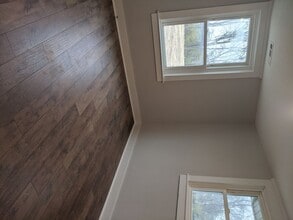 Building Photo - 427 Demoss St