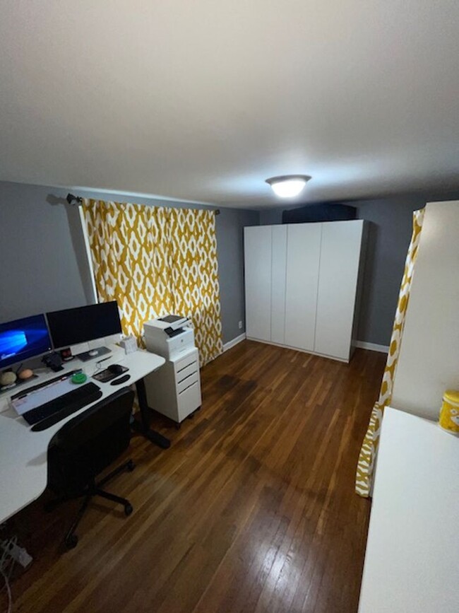 Building Photo - Bridesburg 2 Bed