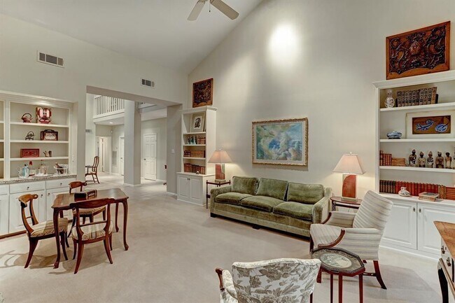 Foto del edificio - 8963 Briar Forest Dr