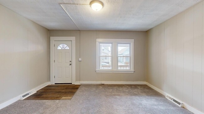 Building Photo - Stockyards Area - 2 Bedrooms - Single Fami...