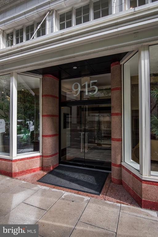 Foto del edificio - 915 E St NW