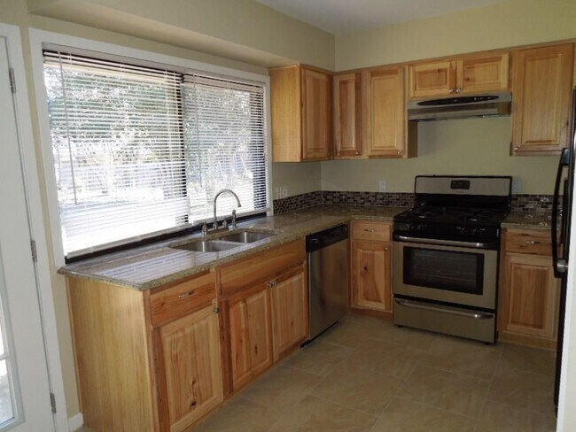Building Photo - 500 Seminole Dr